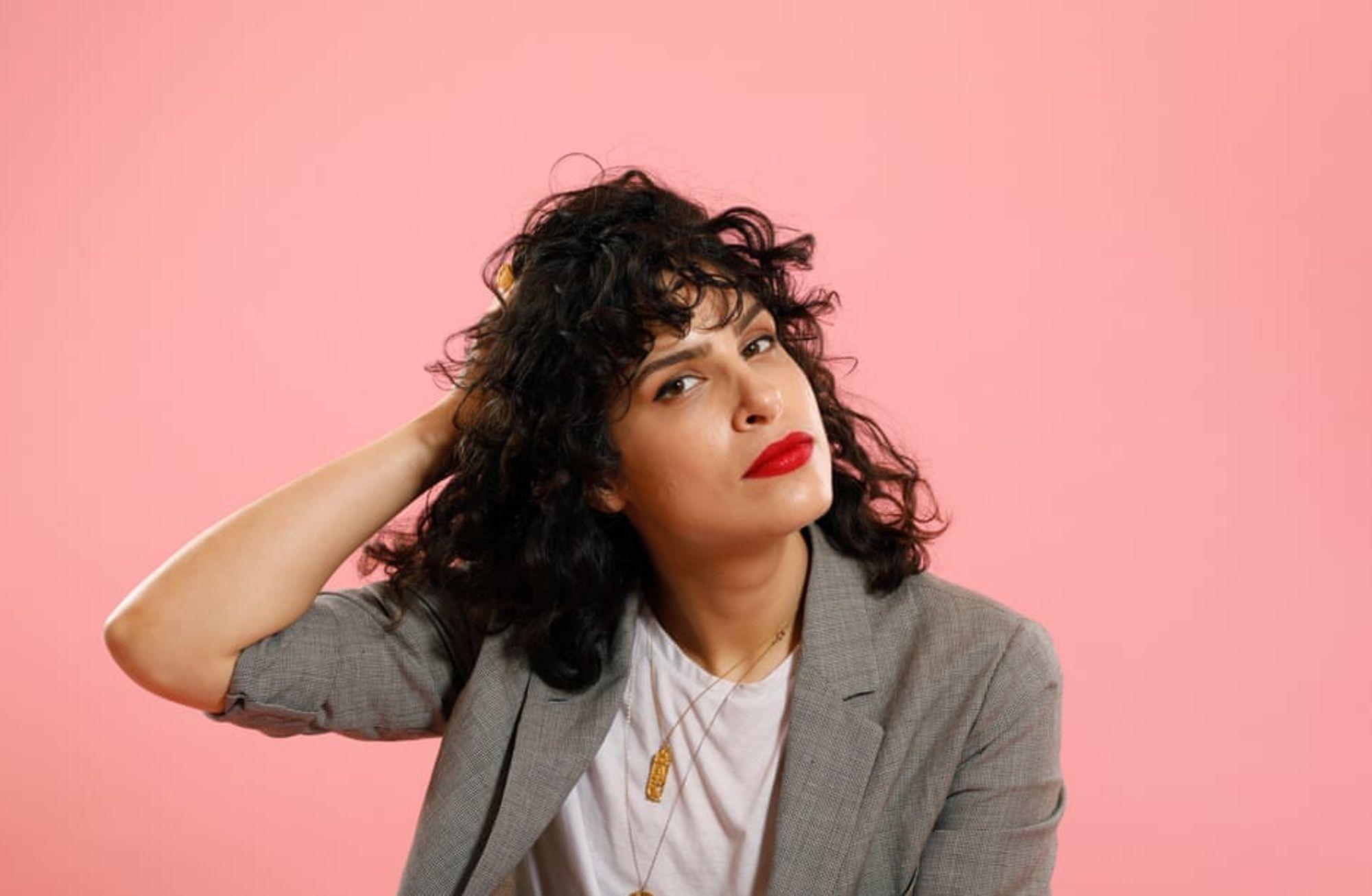 Etiketleri umursamayan Desiree Akhavan
