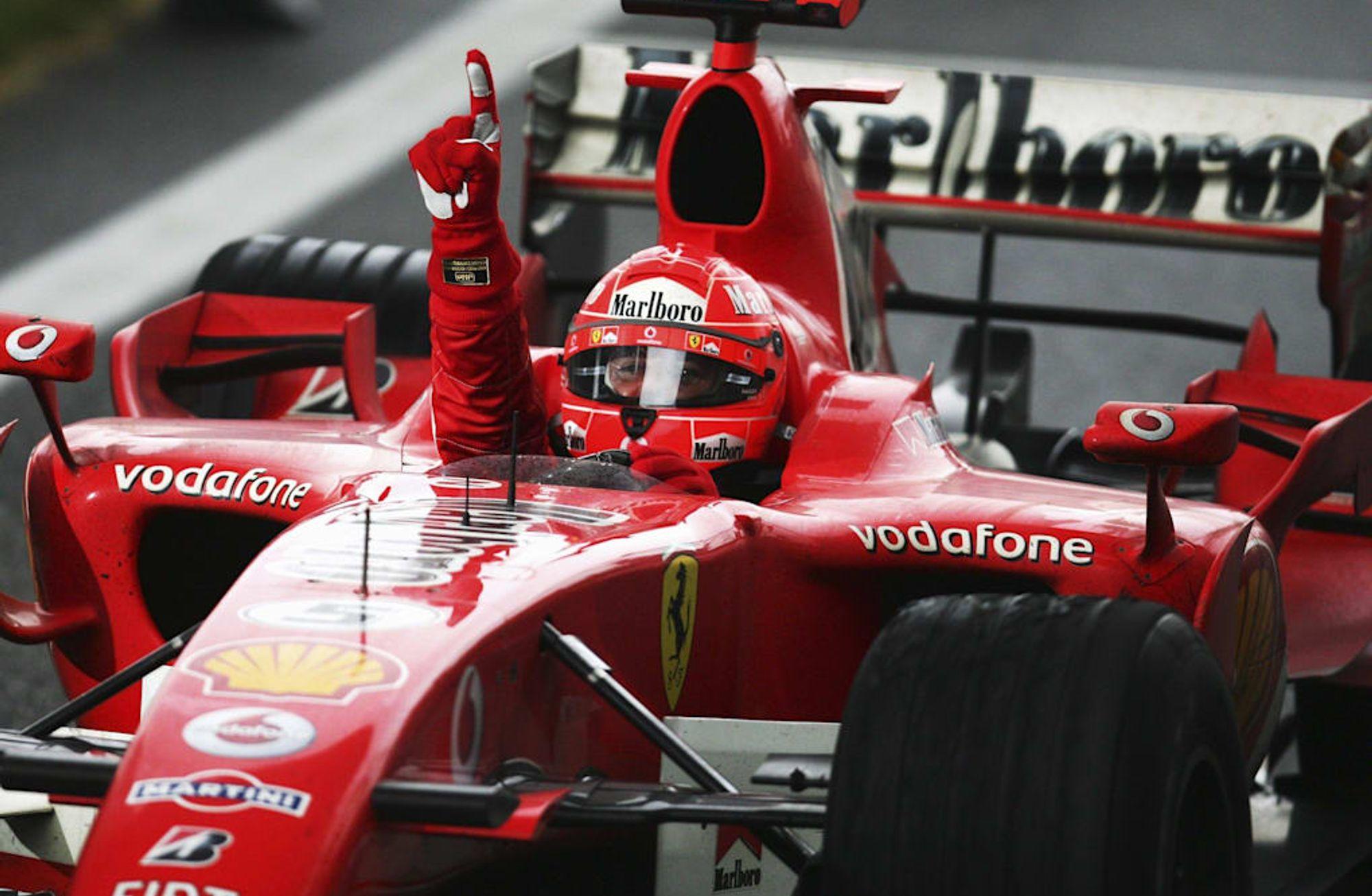 "Michael Schumacher'in yarışta problem yaşamasına rağmen onu çıplak gözle izleyebilme şansı bulduğumu ve V10 motorların sesini hiç unutmayacağım." - Barkın Kızıl