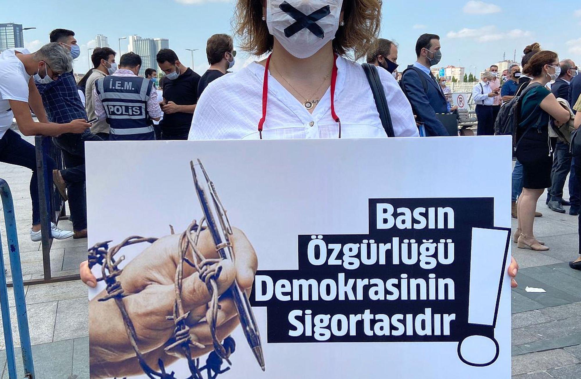 RTÜK'ten haber sitelerine 72 saat süre