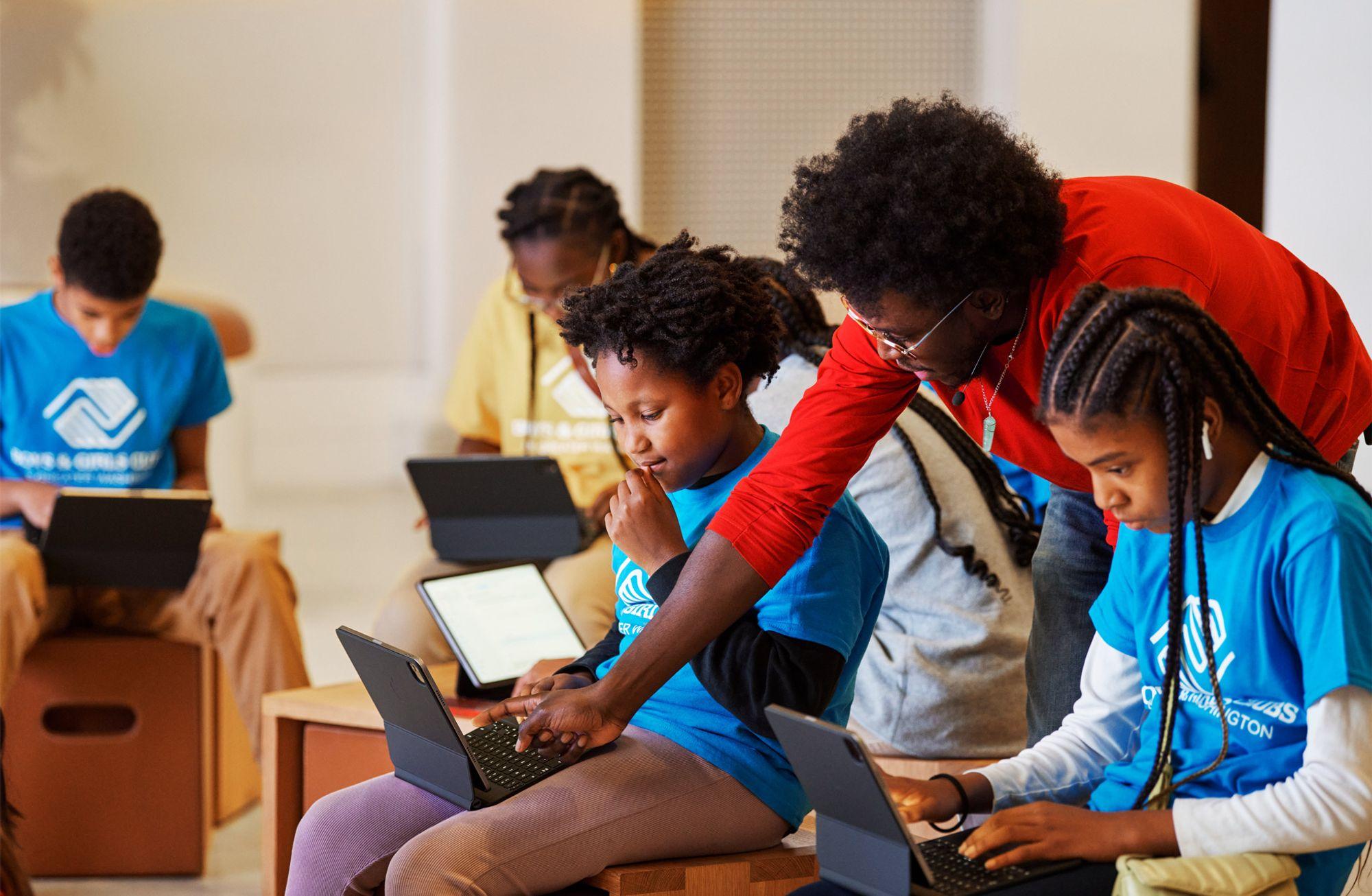 CSEdWeek'22: Apple'dan çocuklar için kodlama laboratuvarı