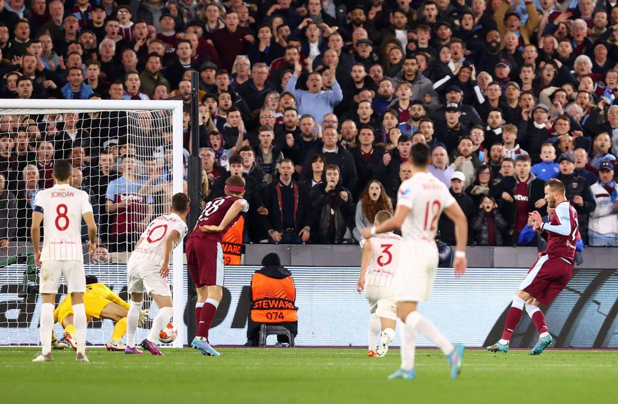 Man Utd'dan Veda, West Ham'dan Zafer