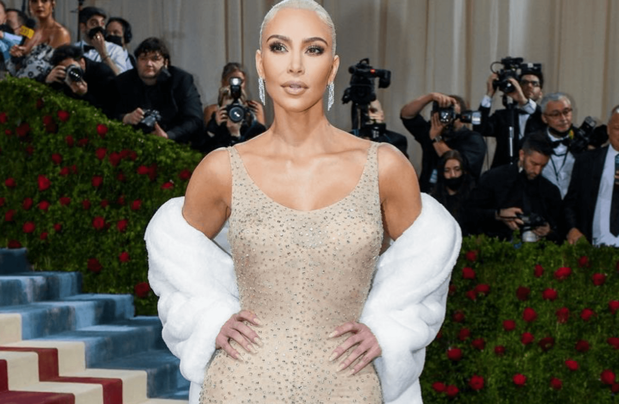 Elbise için bedenini hazırlamak: Kim Kardashian