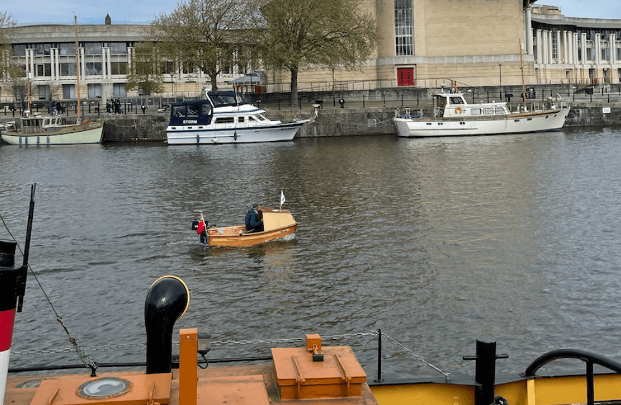 Megapolleri, yalnızlaştıran grotesk şehirleri terk ettiren bir ütopya: Bristol