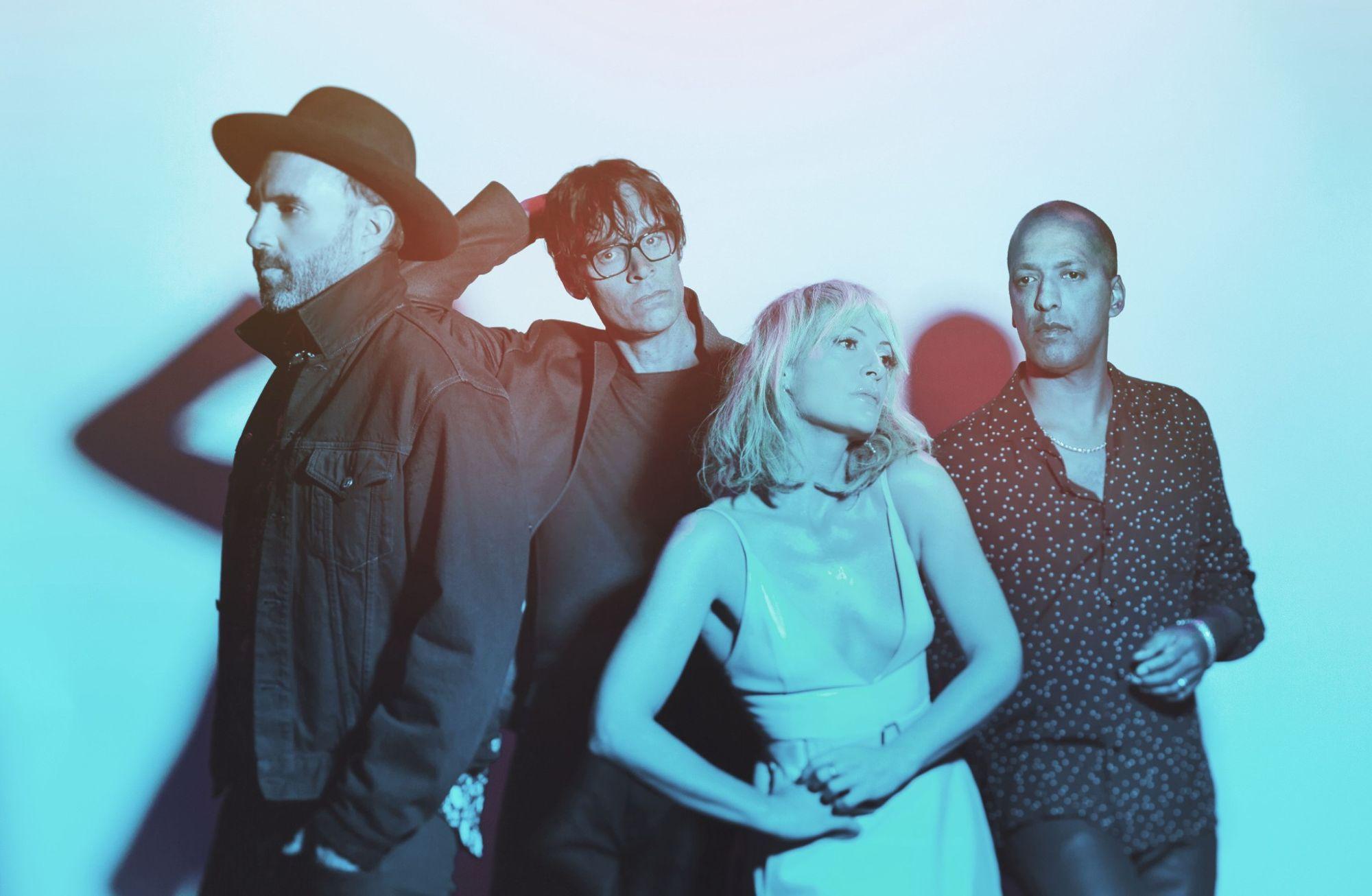 Metric'in yeni albümü ve "doomscroller" olmak