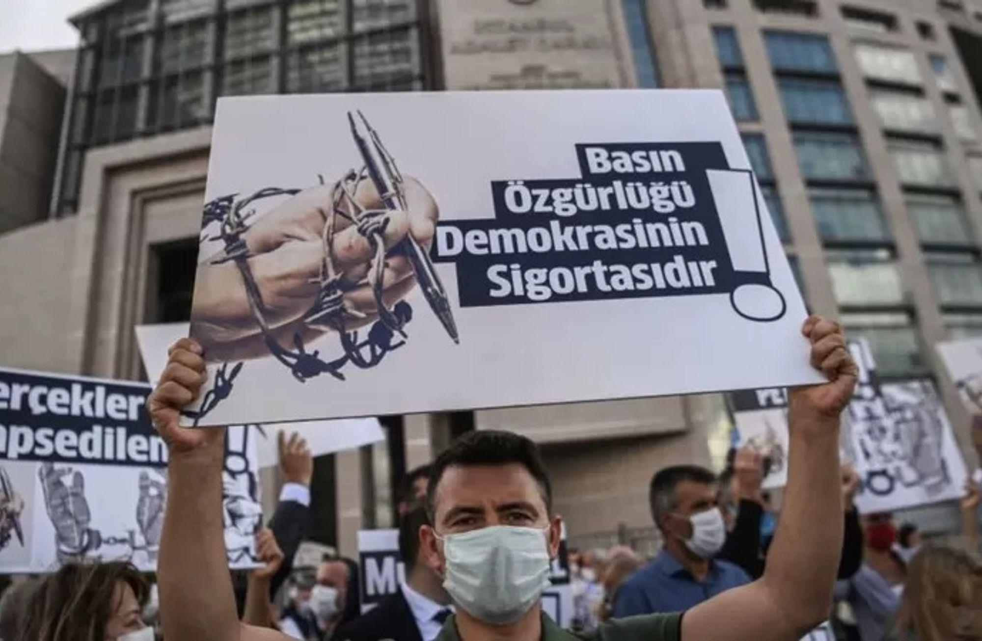 Küresel endekslerin ardında: Türkiye'de basın özgürlüğü ihlalleri