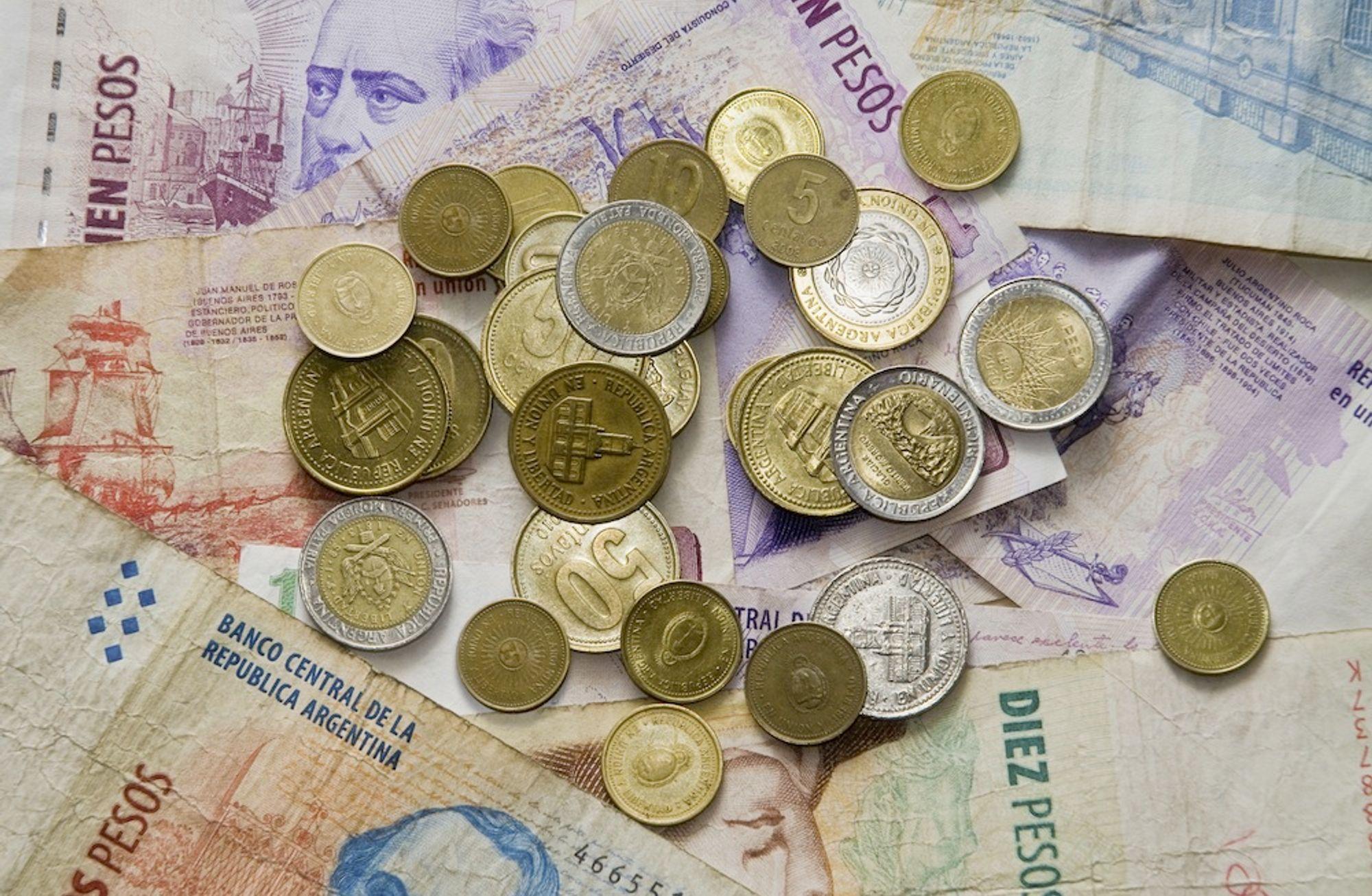 Milei'nin 'şok terapisi': Arjantin pesosu devalüe ediliyor