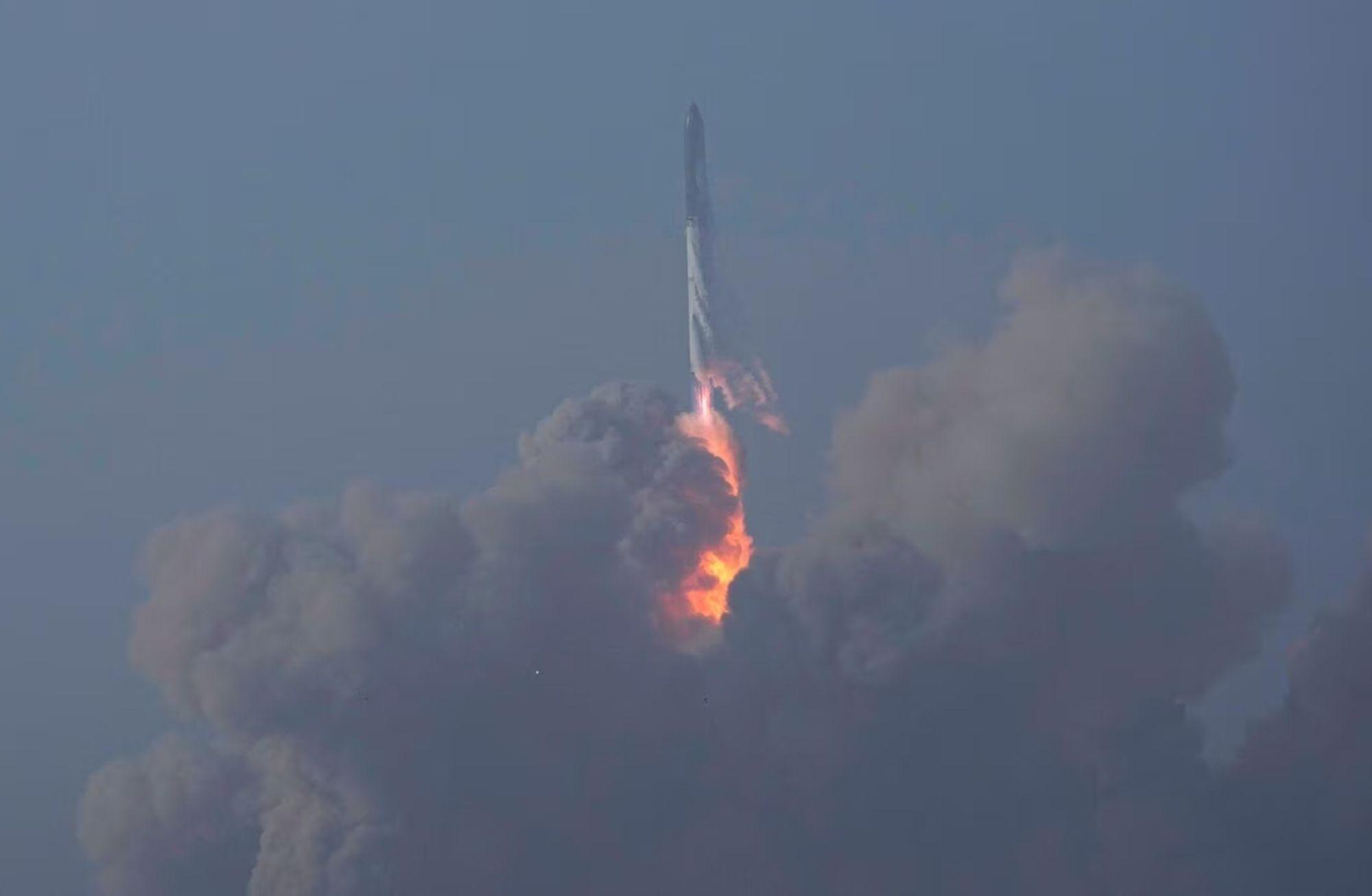 Starship'in ilk test uçuşu patlamayla sonuçlandı