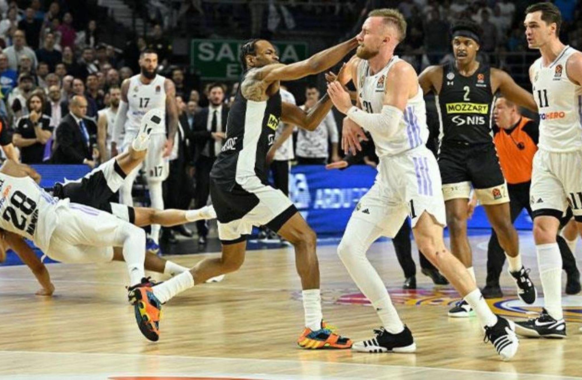 Real Madrid-Partizan maçı olaylar nedeniyle erken bitti
