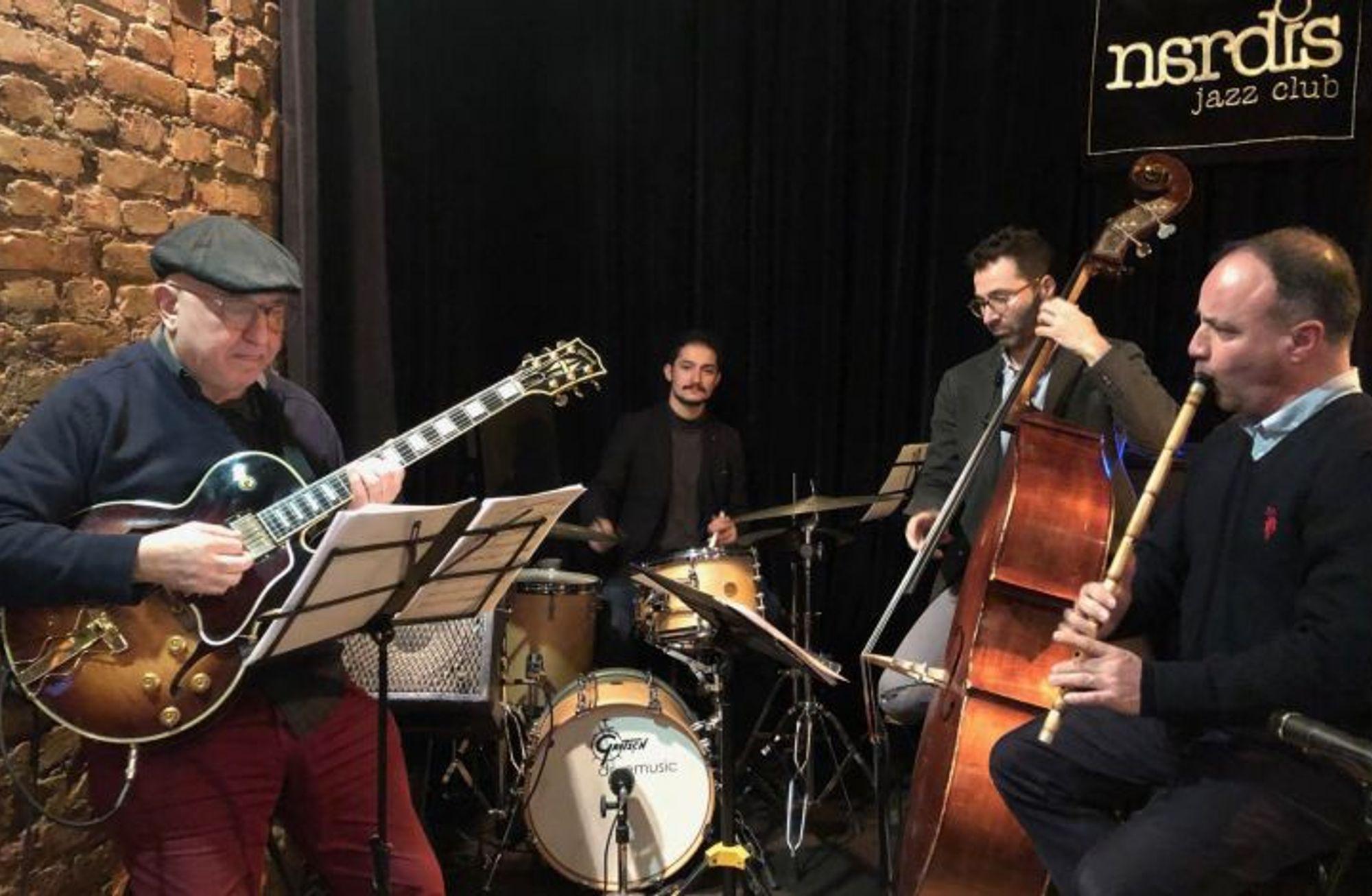 Ney ile sahnede: Swing a la Turc