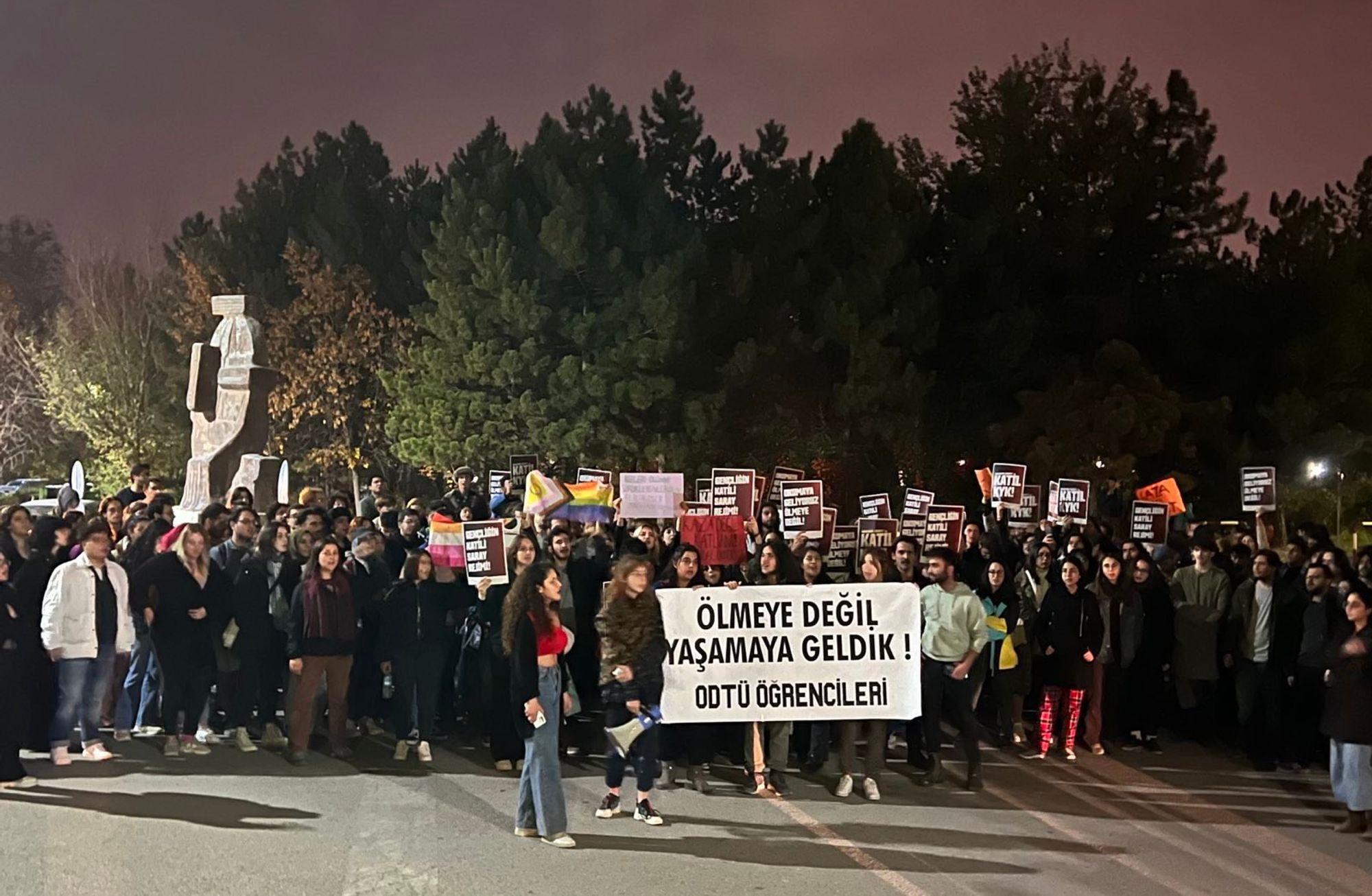 "Yurttayım anne, merak etme"