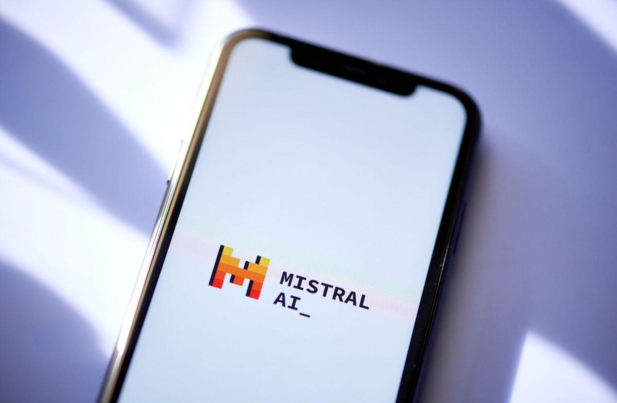 Mistral 1 yaşını doldurmadan OpenAI’a rakip olabilecek mi?