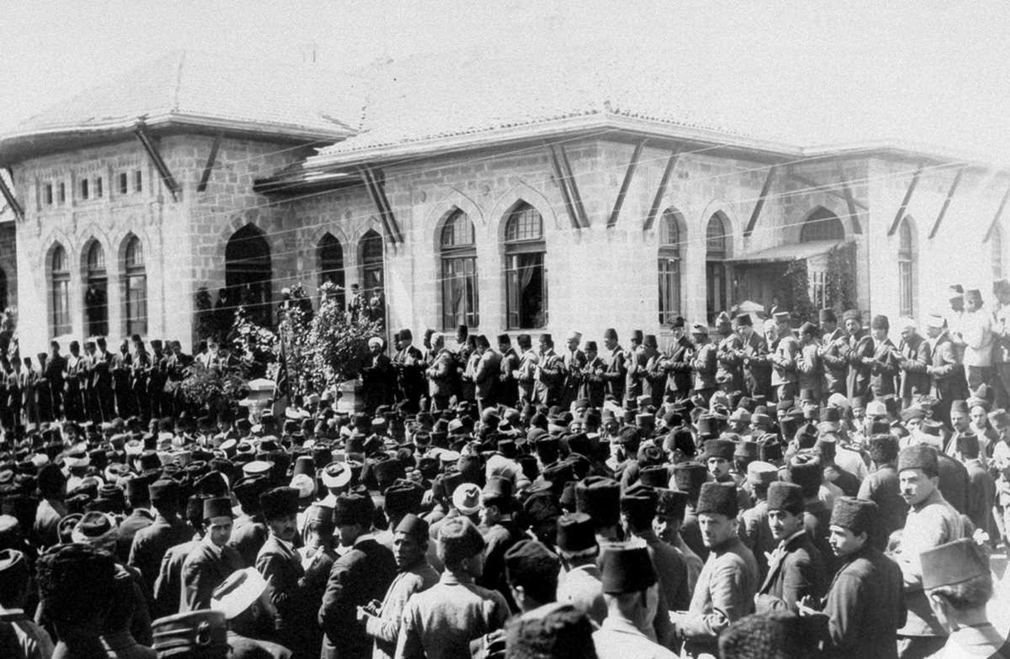 Yunus Nadi'nin anılarından: Adım adım Meclis'in ilk günü