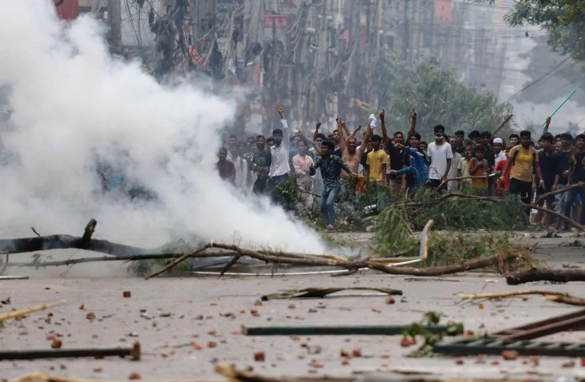 Bangladeş'te 'kamuda kontenjan' protestoları: En az 105 kişi öldü