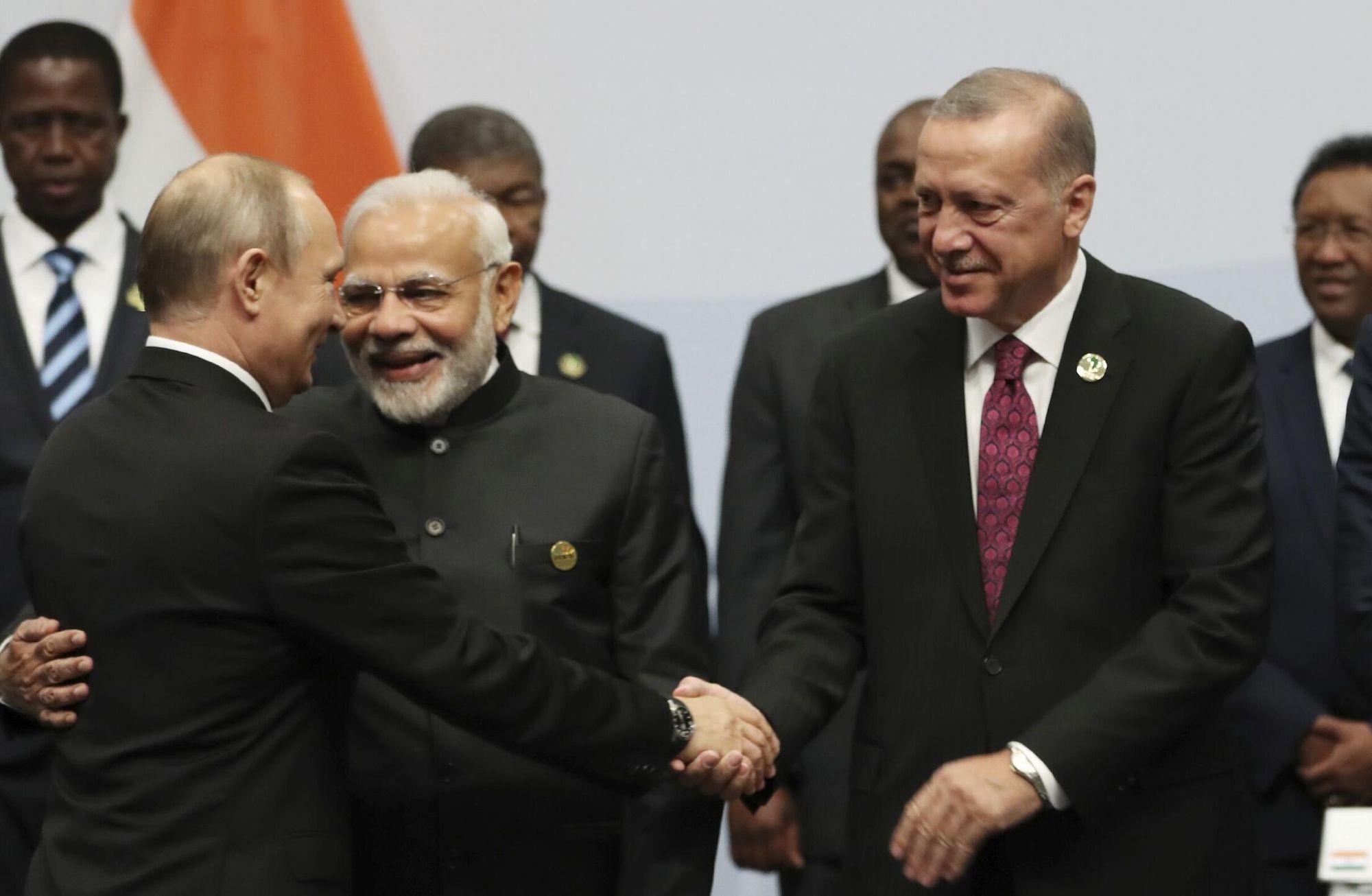 Yönünü şaşırmış bir dış politikanın yeni hamlesi: BRICS başvurusu