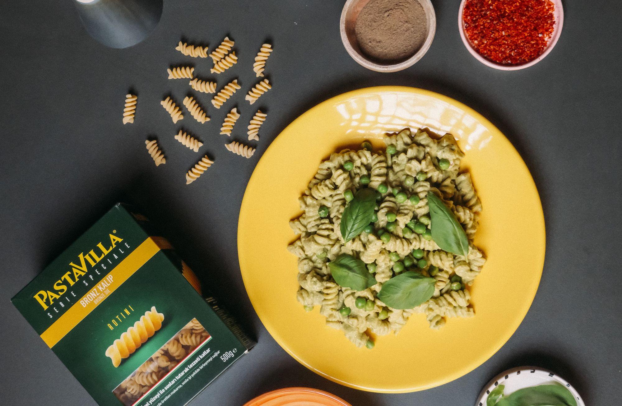 Brokoli ve fesleğen soslu fusilli
