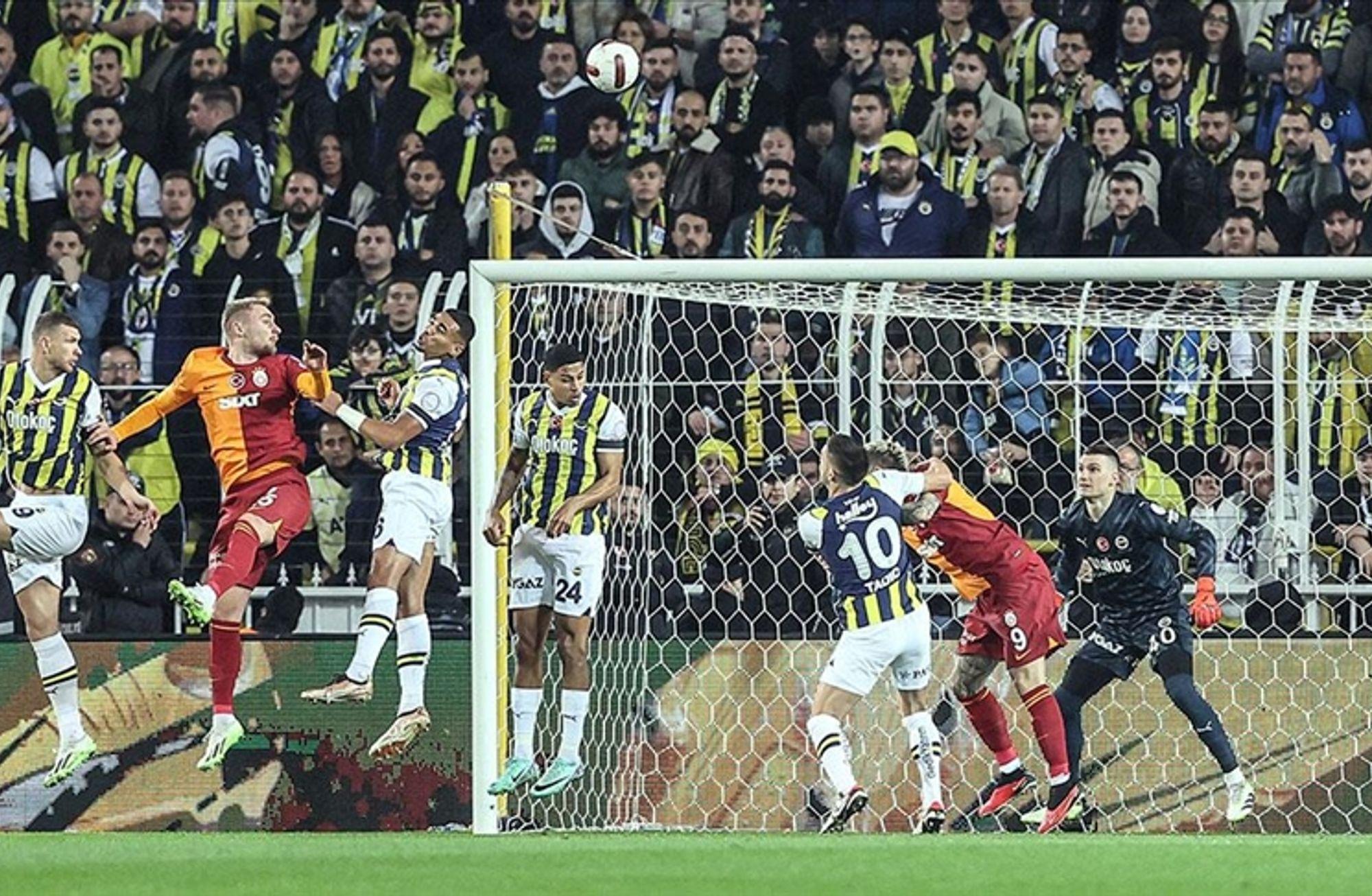 İkili delilik: Türk futbolu nefret yarışından nasıl kurtulur?