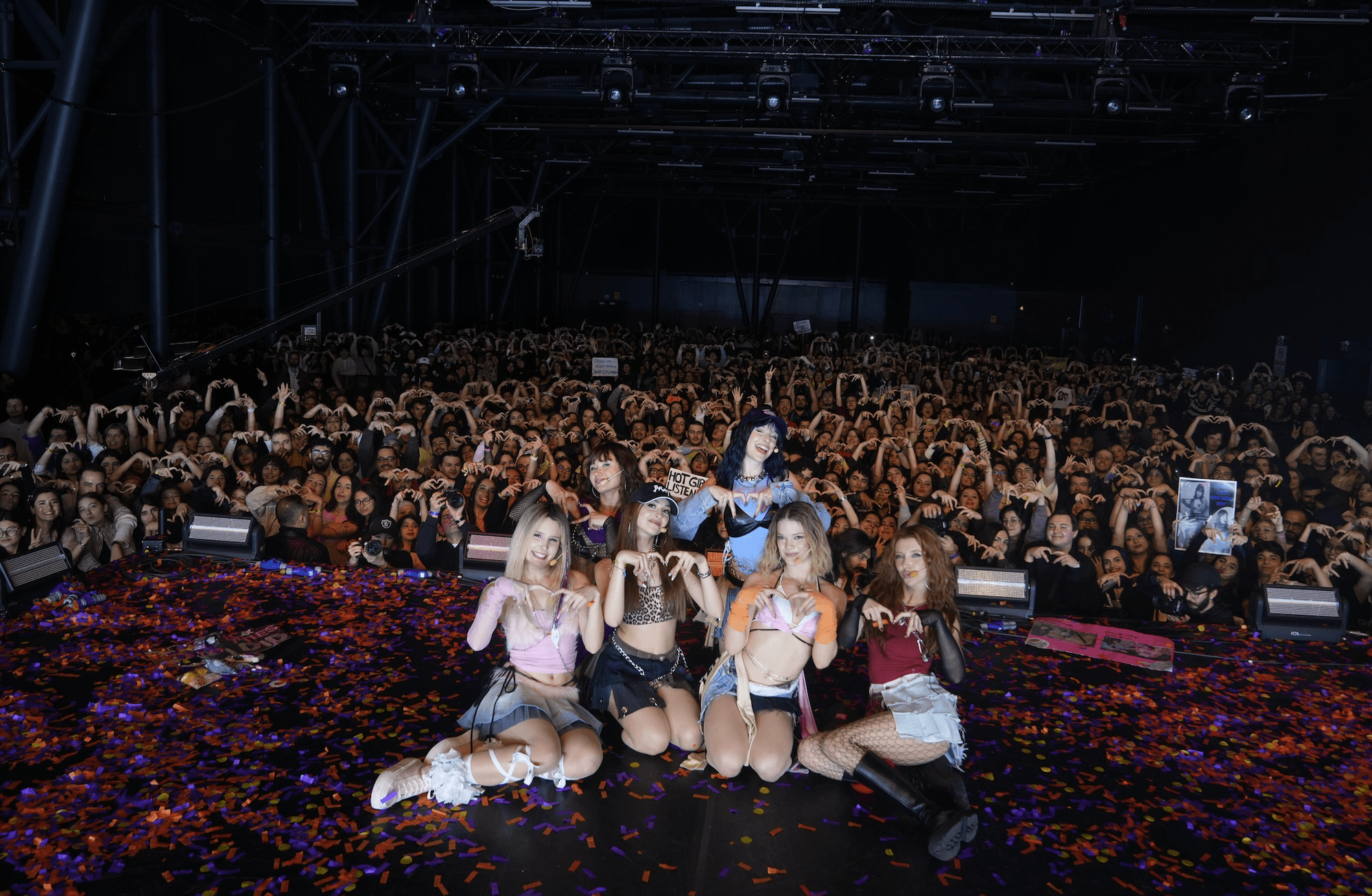 Türkiye’nin yeni girlband’i Manifest