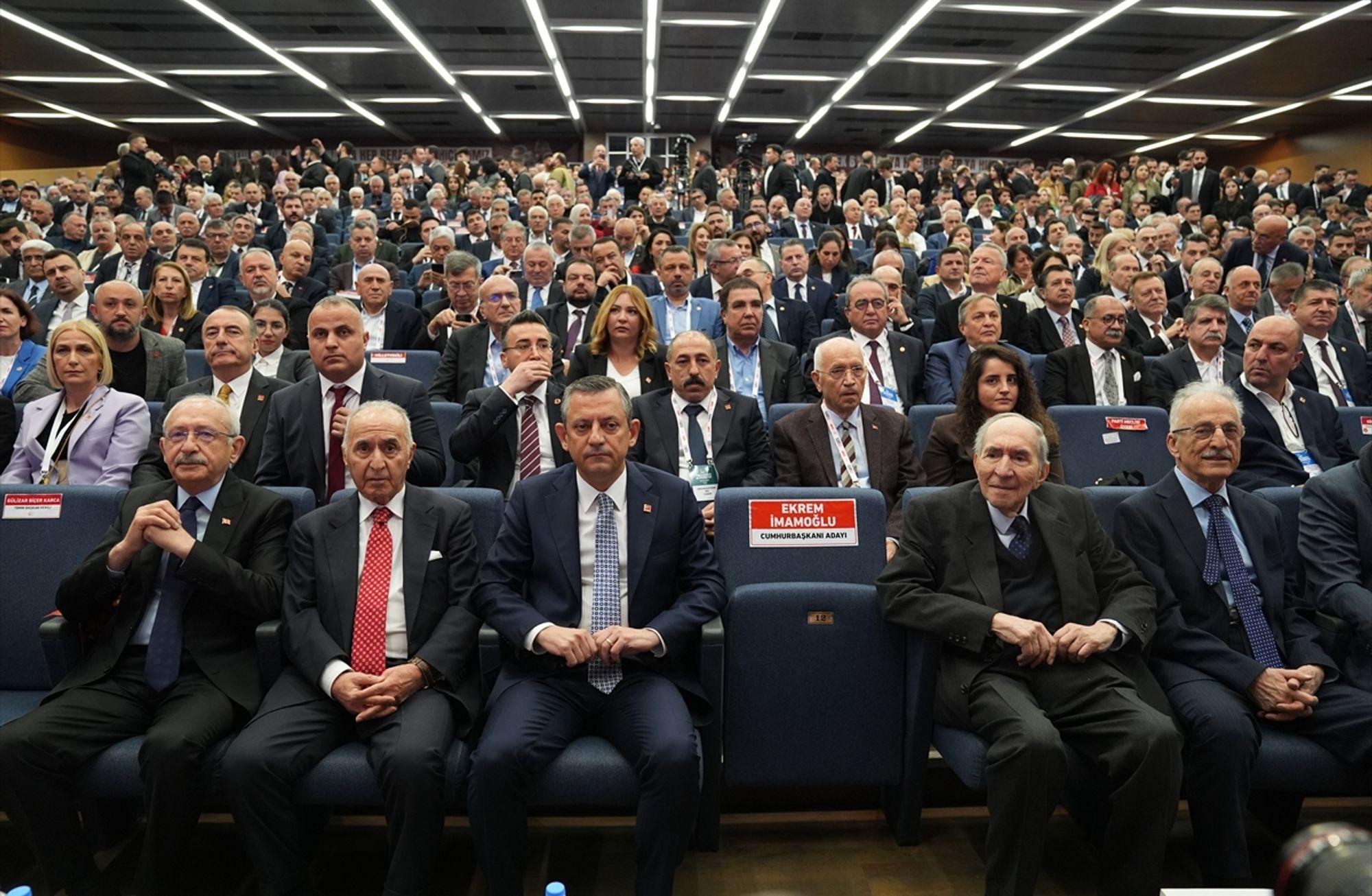 CHP'nin 21. Olağanüstü Kurultayı: Özgür Özel yeniden genel başkan, anahtar listesi firesiz seçildi