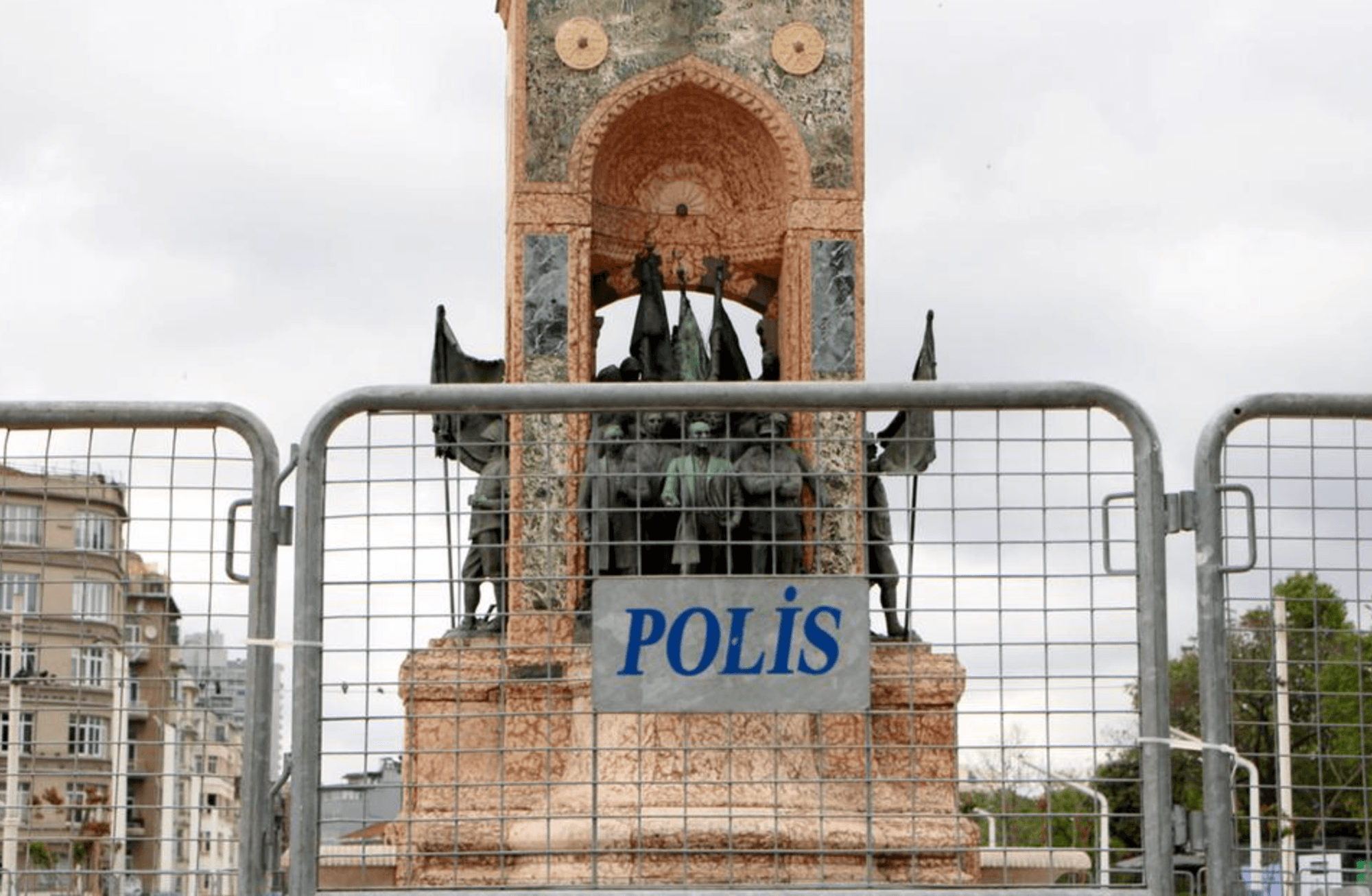Kayıtsız işçilerin yurdu Unkapanı'ndan abluka altında meydanlara: İstanbul'dan 1 Mayıs manzaraları
