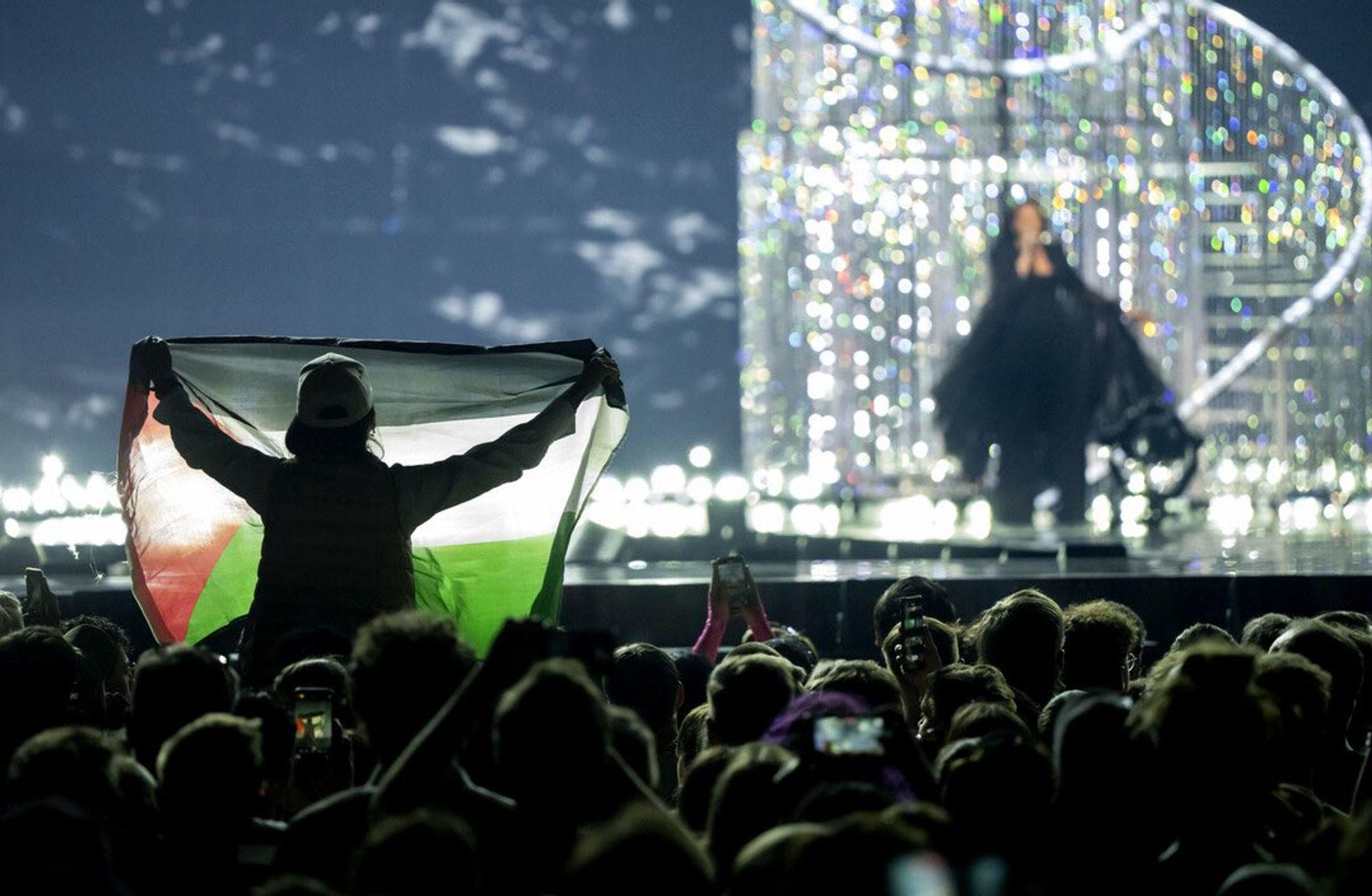 Her yıl başa dönen tartışma: Eurovision'daki siyasi mesajlar engellenebilir mi?