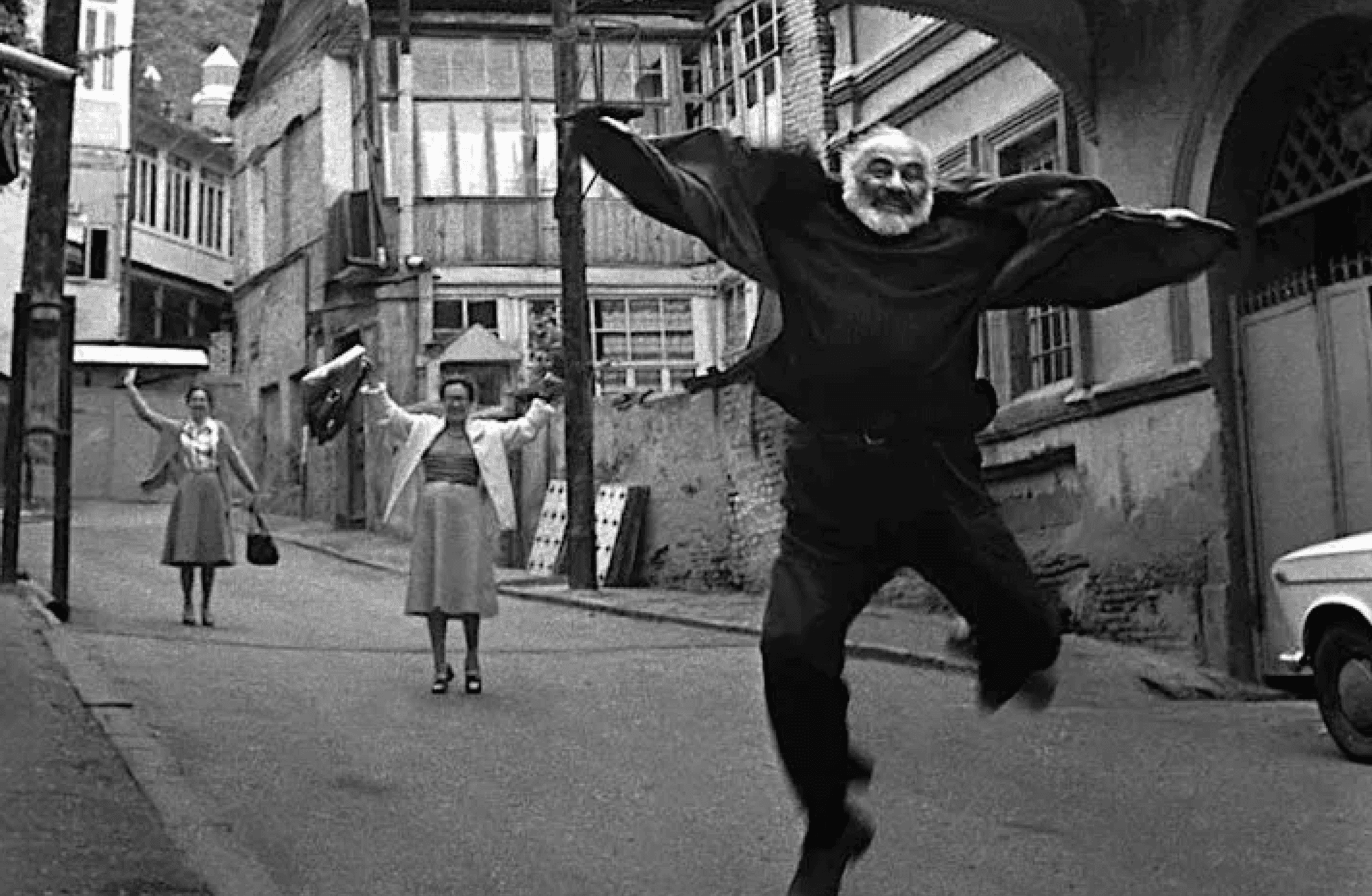 Soğuk suya atlamak: Ölümünden 35 yıl sonra Parajanov’un dünyası