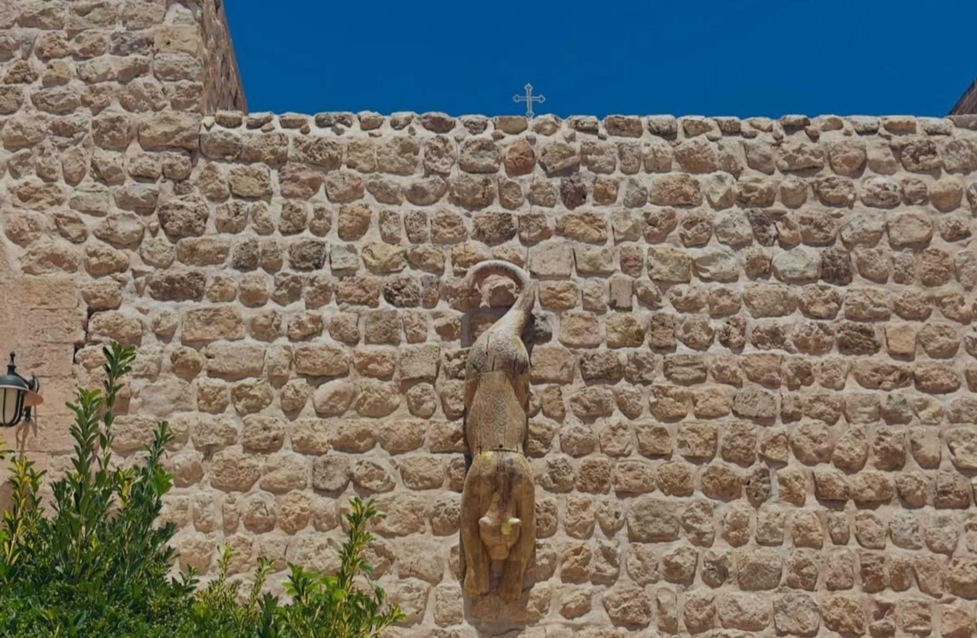 Deyrulzafaran Manastır’ında sanat, arı kolonileriyle buluştu