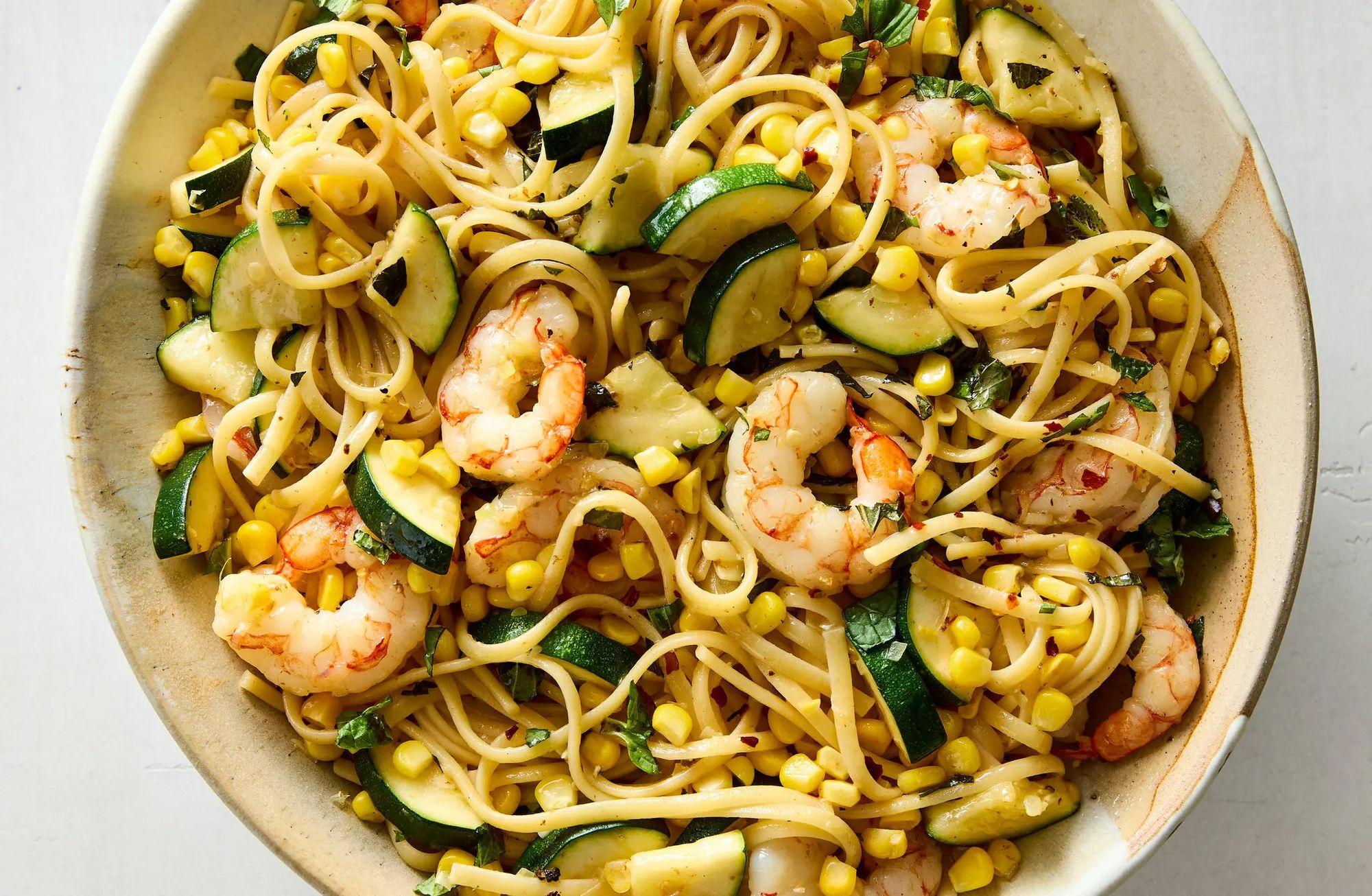 Karidesli, kabaklı ve mısırlı linguine