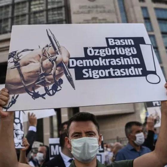 Küresel endekslerin ardında: Türkiye'de basın özgürlüğü ihlalleri