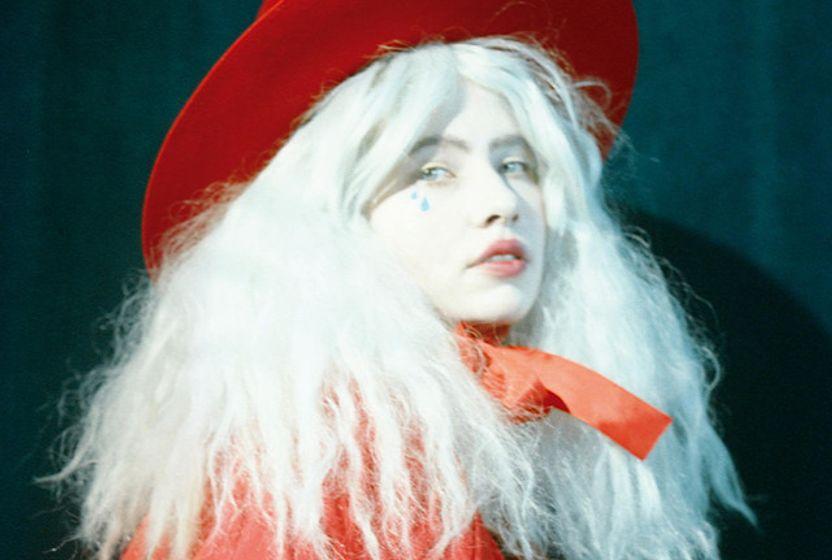 bir-avangart-pop-yalnizligi-kate-nv