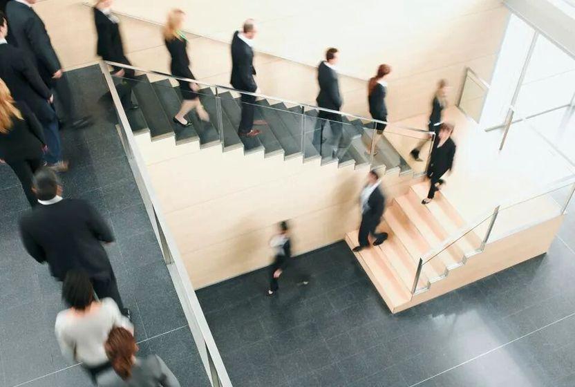 Teknoloji şirketleri neden yüz binlerce çalışanı işten çıkarıyor?