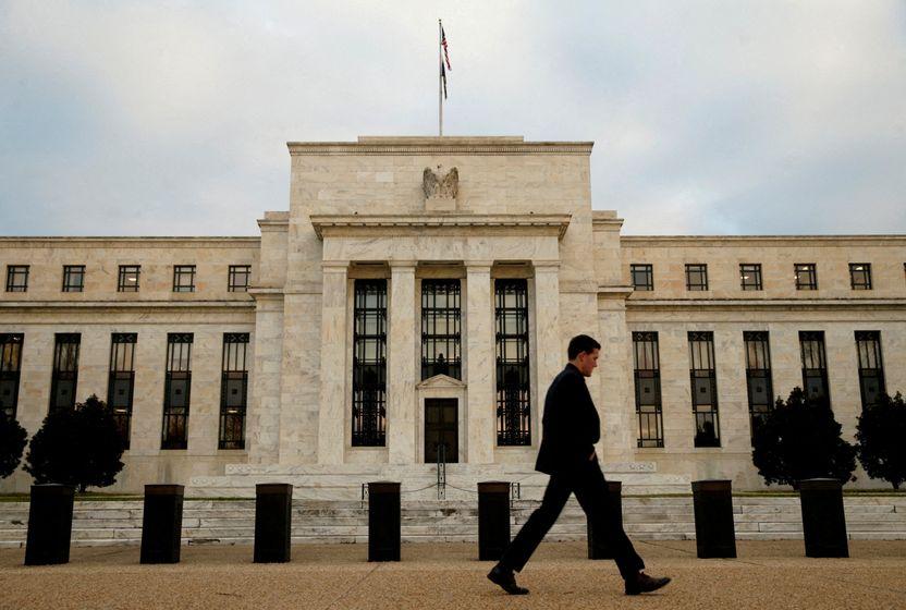 fedin-yapay-zeka-karsisindaki-tereddudu-bekle-gor-stratejisi