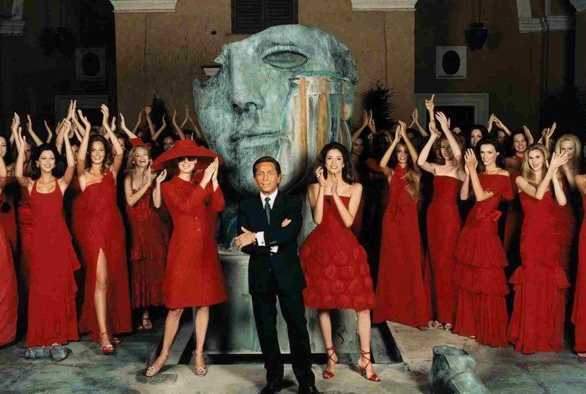 kirmizilarin-efendisi-valentino-garavaninin-ardindan