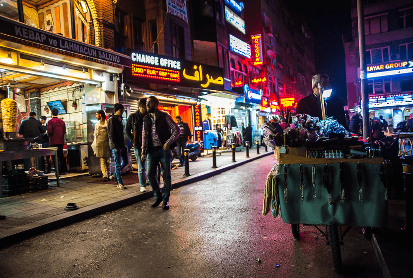 istanbulun-gece-insanlari-gun-batimindan-sonra-yasayanlar