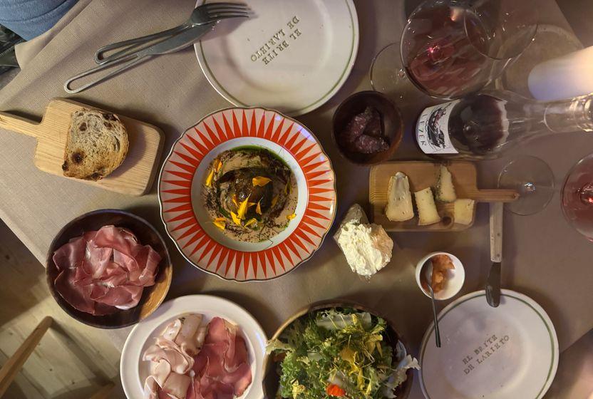 gusinaya-tasinan-rotalar-defne-ve-emre-kasratin-favori-duraklari