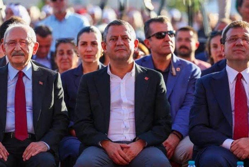 iki-baba-bir-kardes-arasinda-bir-siyasi-liderin-rustunu